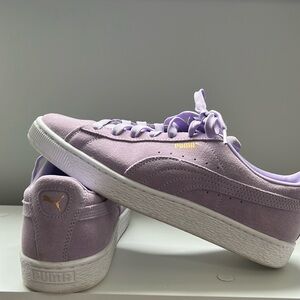 Light purple Pumas